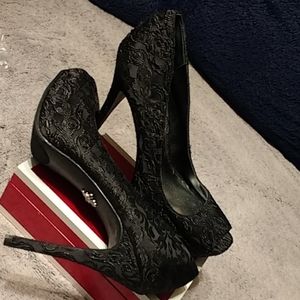 Authentic Simply Vera Vera Wang high heel shoes